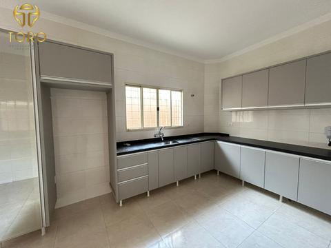 Excelente casa para alugar na R. Bandeirantes, 151 - Zona 7 Maringá - PR.